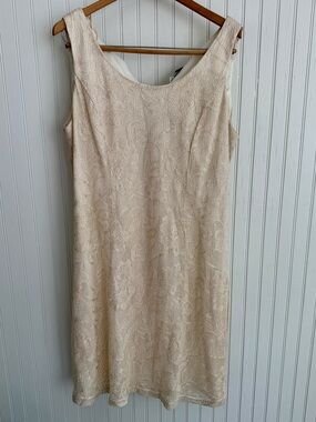 Onyx Nite Cream and Gold Lace Shift Dress Size 16